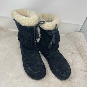 UGG Australia 5124 Suburb Black Suede Sweater Boots